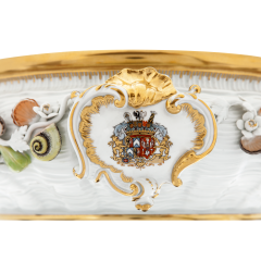 Террин из лебедя с гербом...